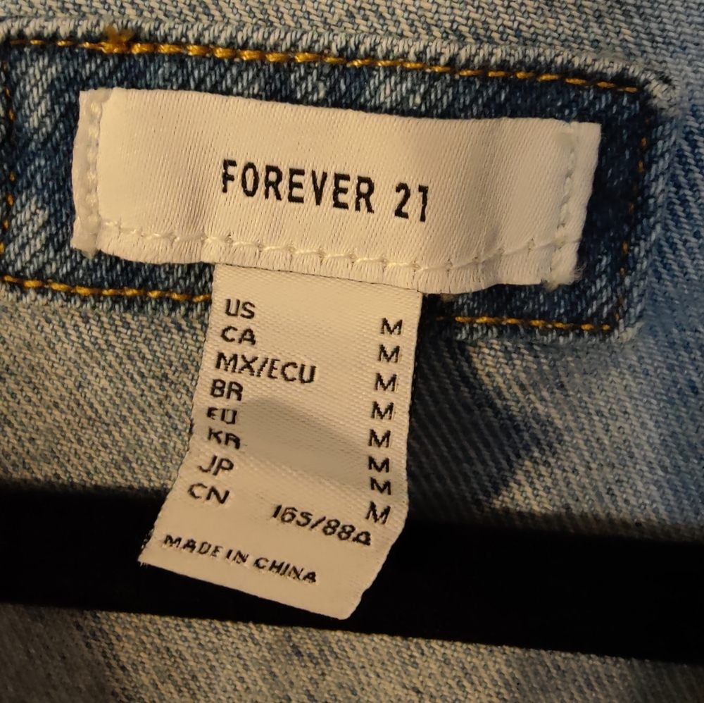 Forever 21 distressed jean jacket size medium - Picture 5 of 7